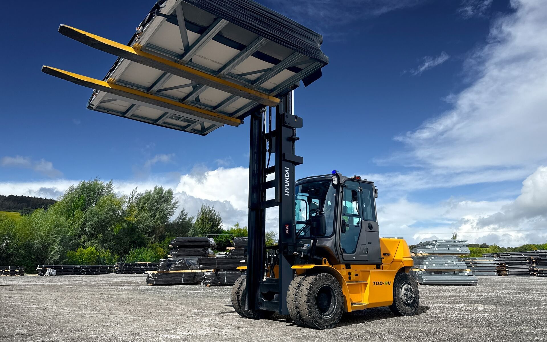 Hyundai-70D-9V_Basse résolution
